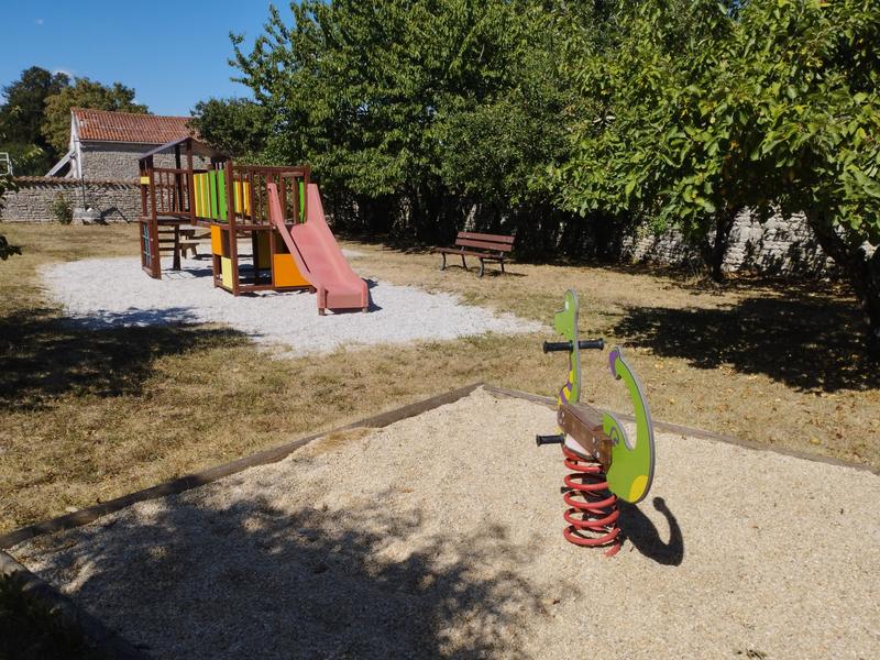 Vue densemble de laire de jeux