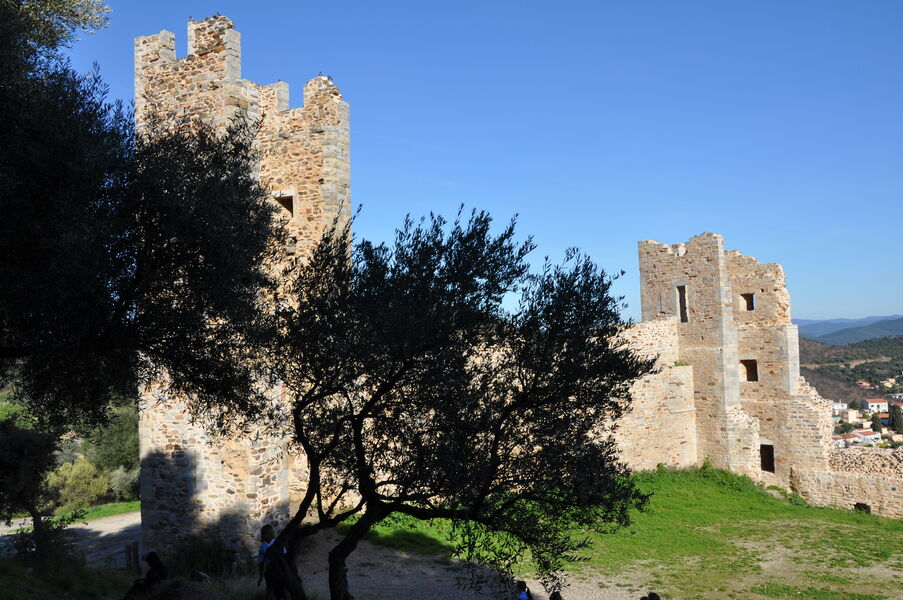 Remparts et vestiges du château des Seigneurs de Fos