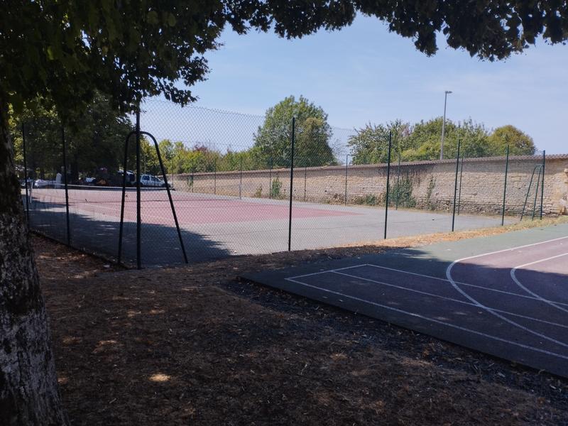 Terrain de tennis