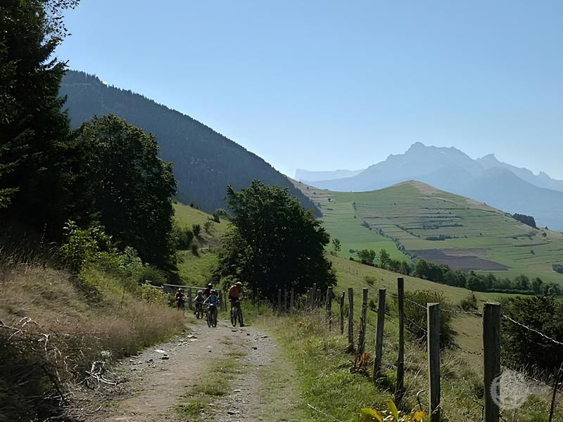 N°17 Les Balcons de L'aigle VTTAE - Rouge_Pierre-Châtel