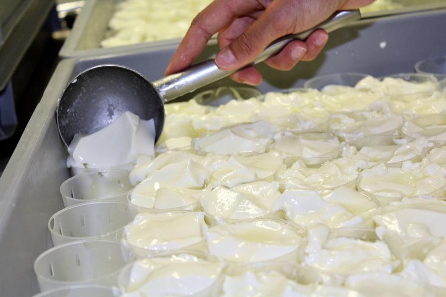 Moulage à la main des faisselles