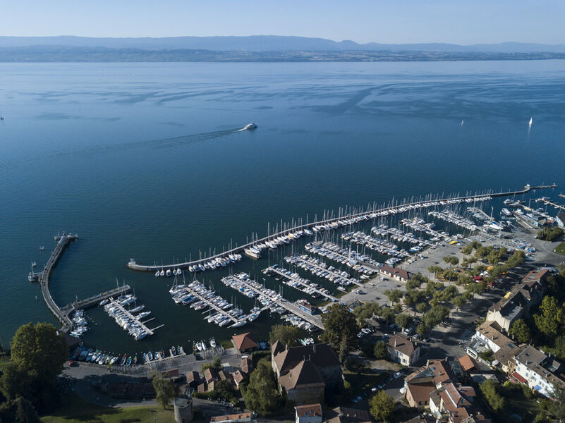 Vue aérienne du port de Thonon