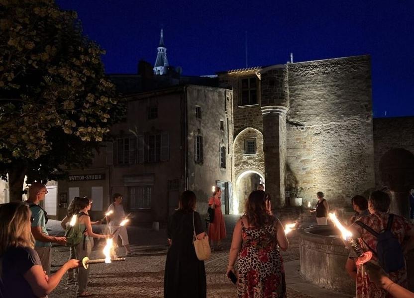Vic-Le-Comte : visite aux flambeaux