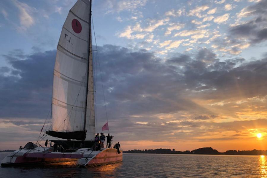 Soirée coucher de soleil en catamaran départ Cogolin