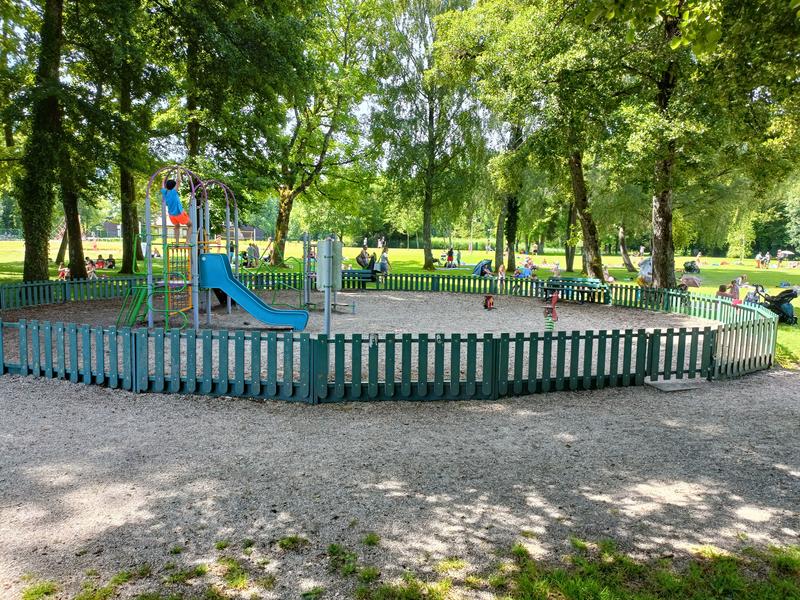 Jeux pour enfants à la plage de Saint-Jorioz