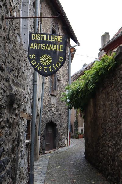 Le chemin vers la distillerie historique