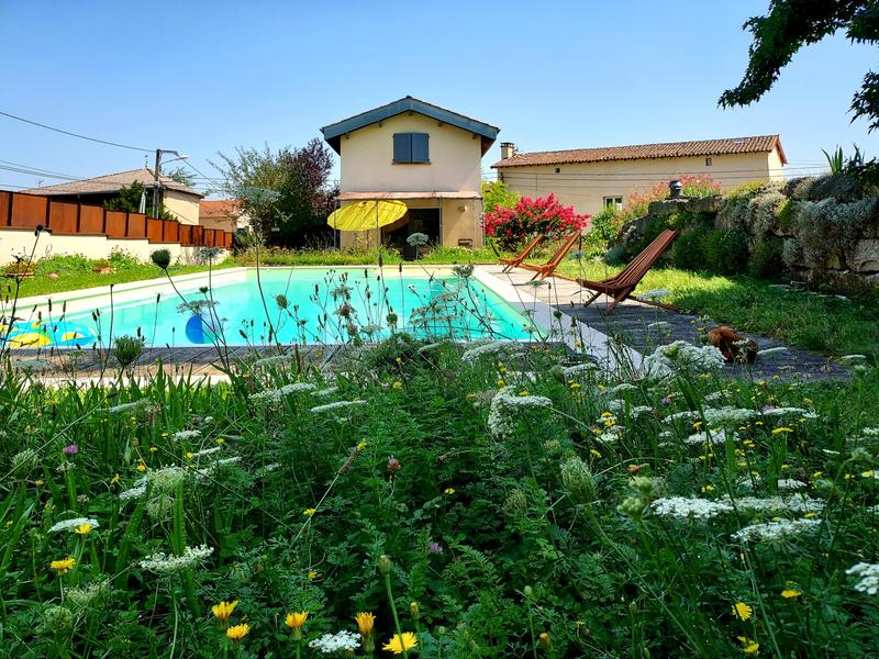 La maison et la piscine