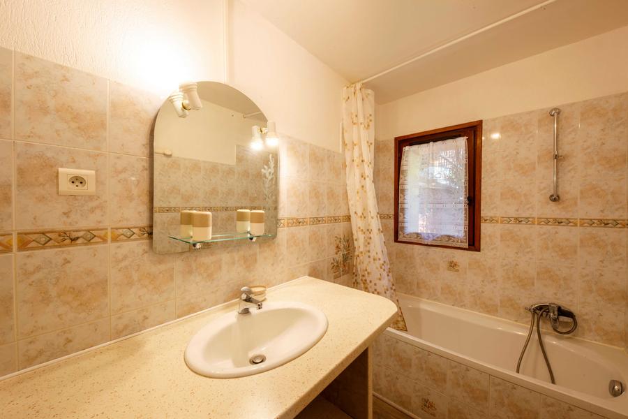 Gîte Les Rosiers-Salle de bain/Lavabo-Saint-Étienne-de-Tinée-Gîtes de France des Alpes-Maritimes