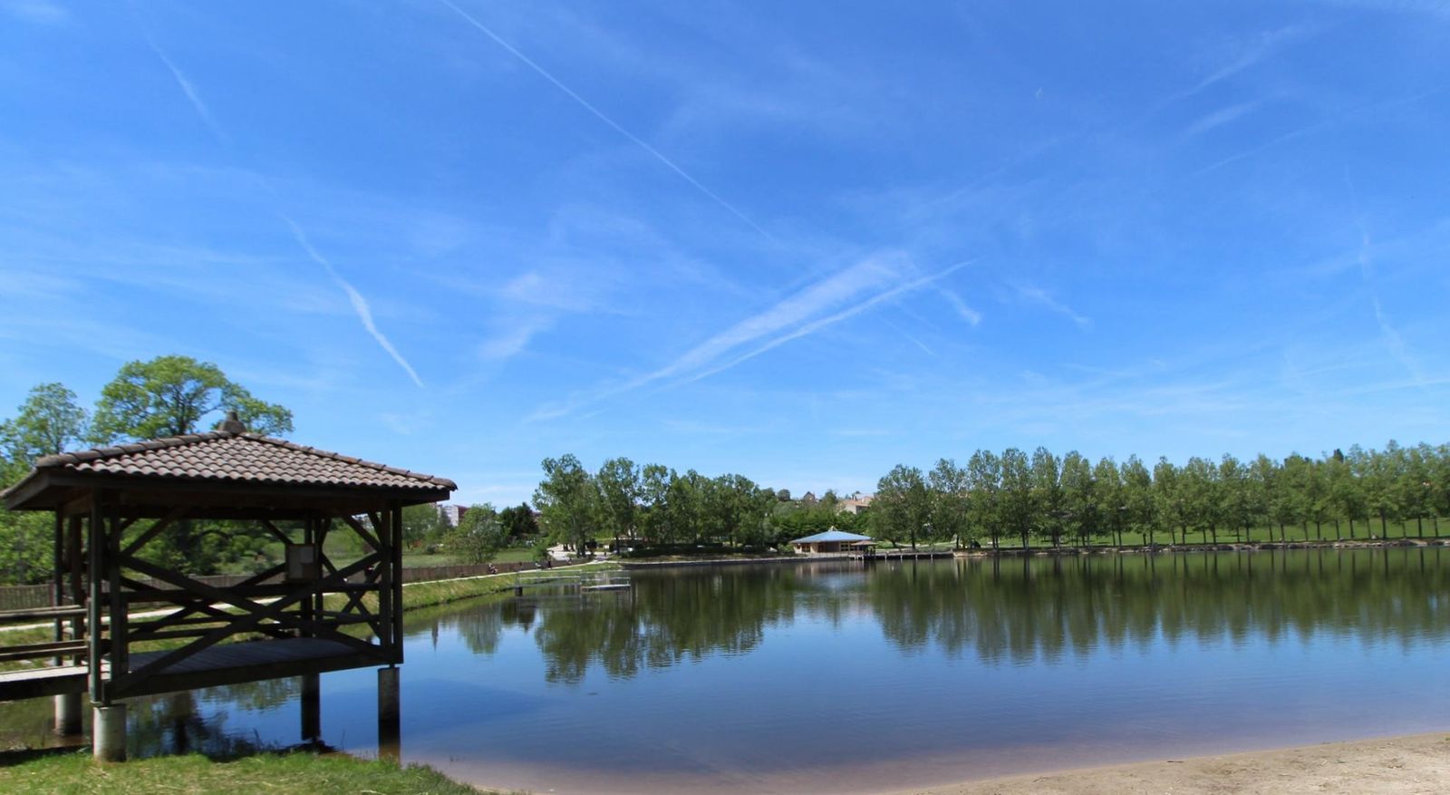 Meublés & gîtes : Gîte municipal du Lac aux Ramiers (n°26)