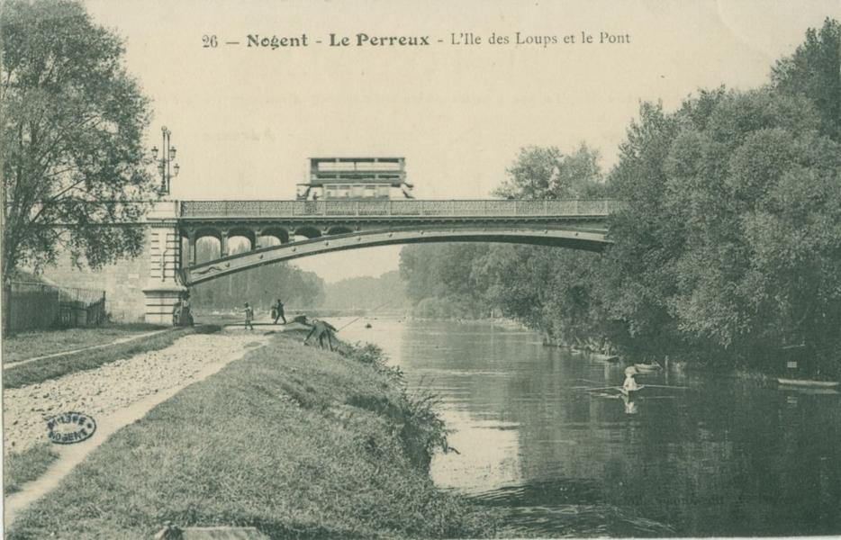 L'ile des Loups et le pont de Nogent avec la Marne au premier plan 