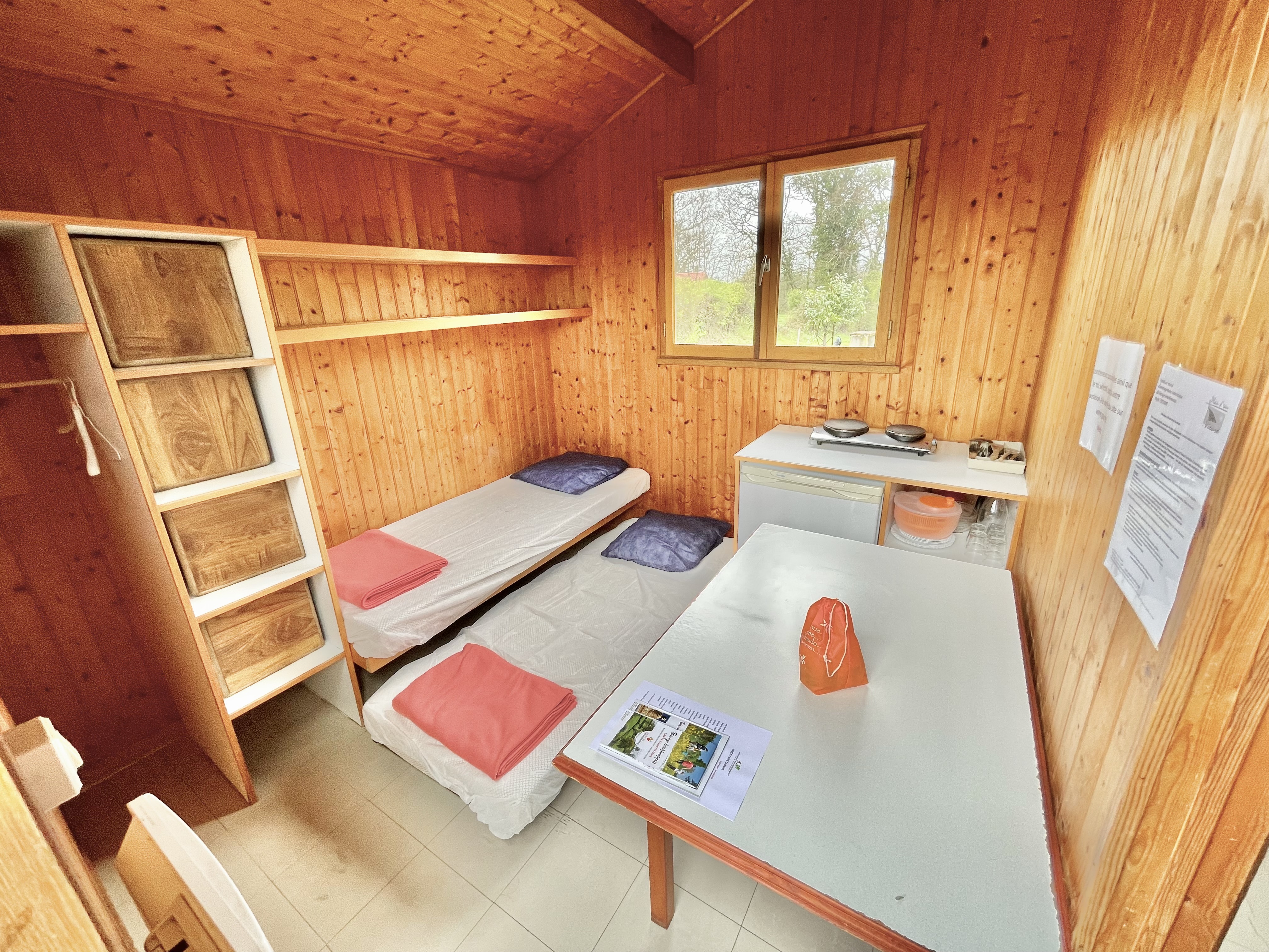 Cabane - Plan d'eau de la Borde à Vieure