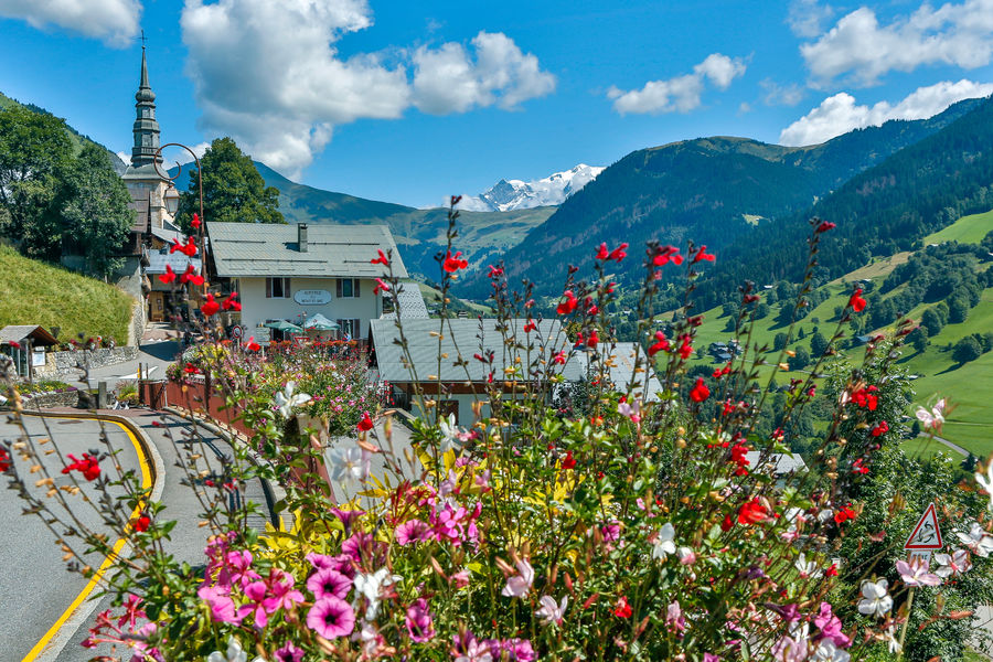 hauteluce-village-fleuri