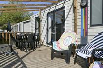 terrasse Mobil Home Premium Clim camping Les Bords du Guiers