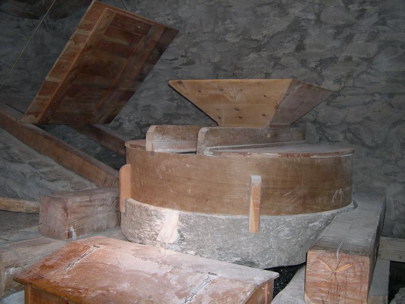 Production de farine aux Moulins de Pralognan à Saint André