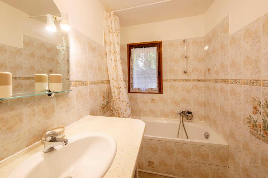 Gîte Les Rosiers-Salle de bain-Saint-Étienne-de-Tinée-Gîtes de France des Alpes-Maritimes