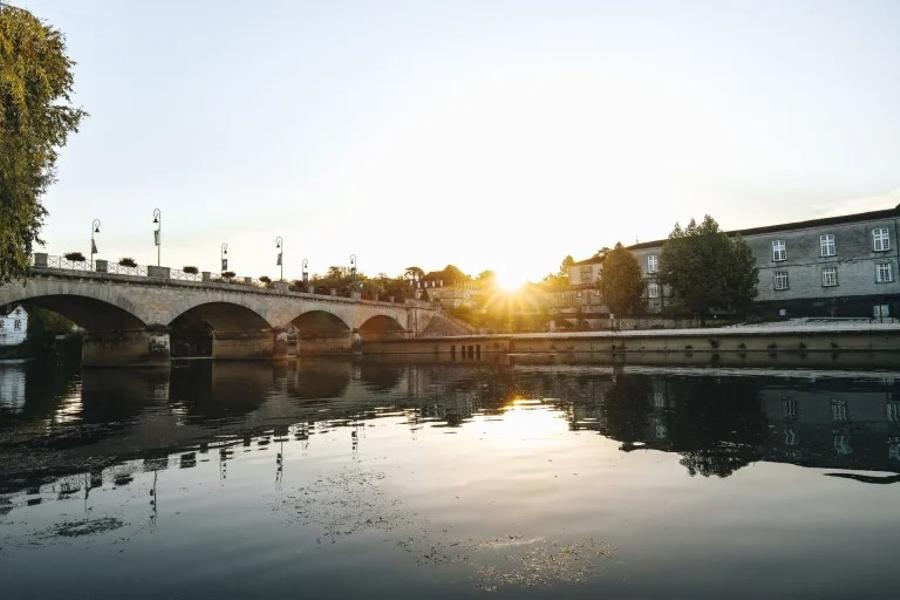 Distillez Cognac : Une Ville et Un Produit
