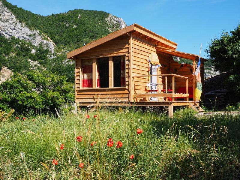 Cabane Népal, Izon Nature, hébergements et table d'hôtes insolites dans la Drôme provençale