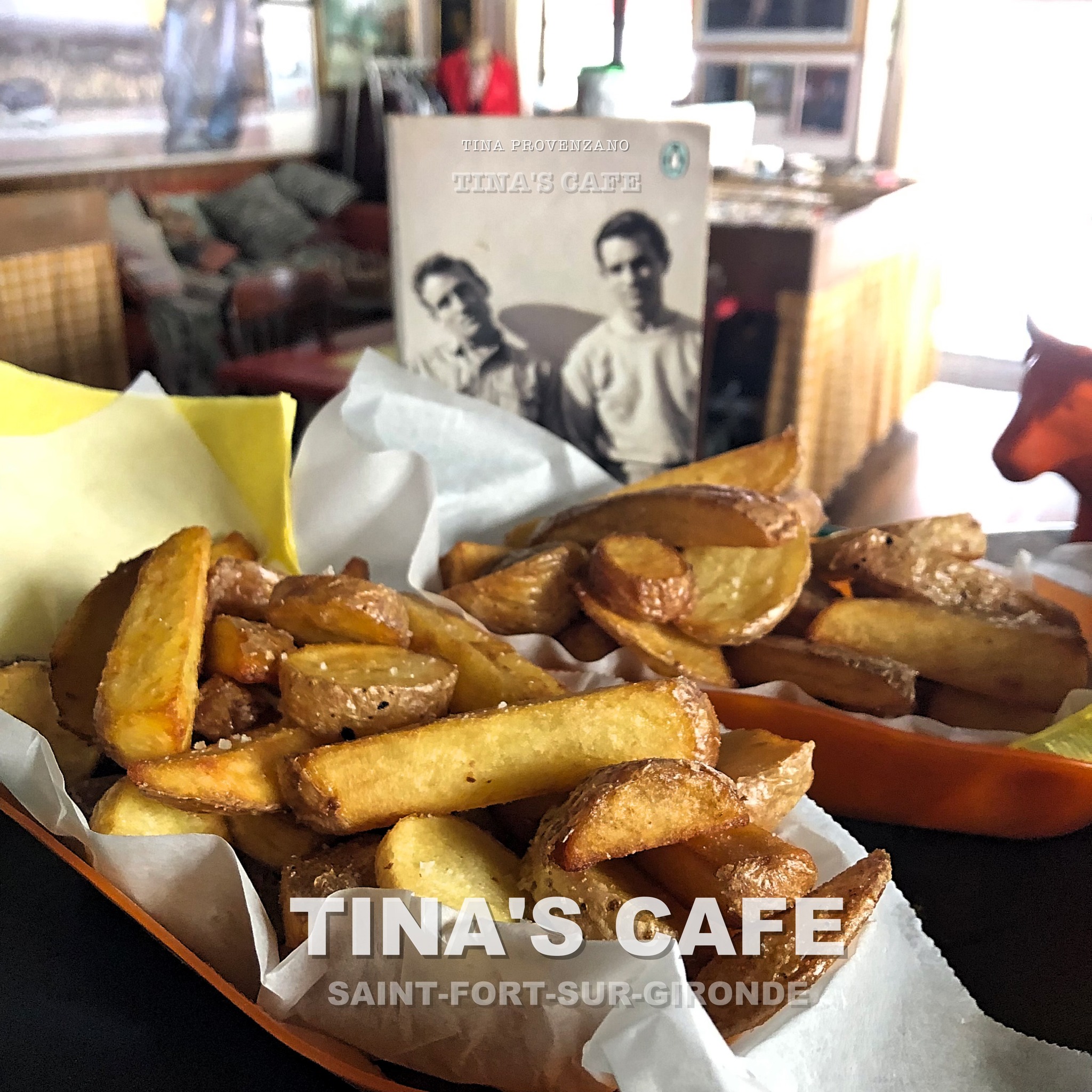 Le Tina's Café