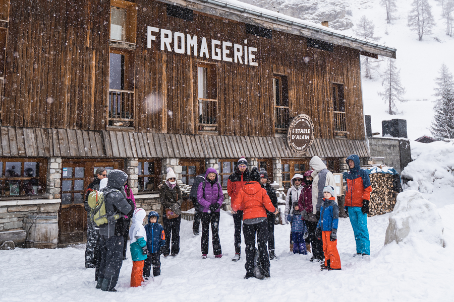 Visite guidée à la Ferme de l'Adroit en hiver à Val d'Isère