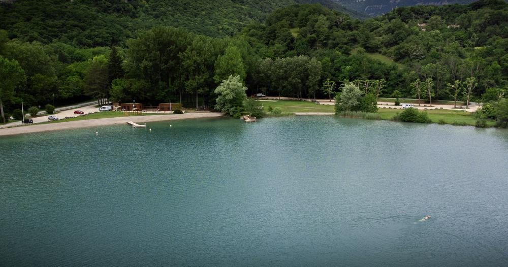 Baignade au lac de Virieu-le-Grand_Virieu-le-Grand
