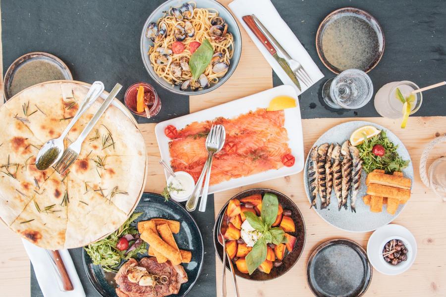 RESTAURANT CONVIVIAL SUR LE PORT