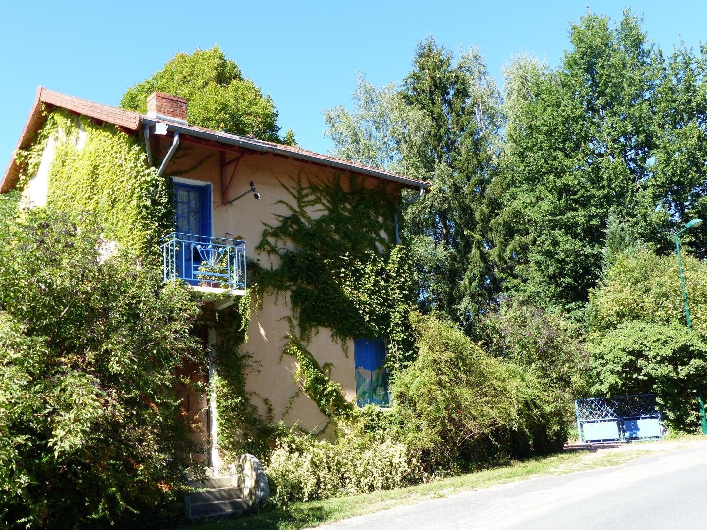 Chambre d'hôte L'atelier de l'Ecureuil Poète à MARIOL dans l'ALLIER en AUVERGNE