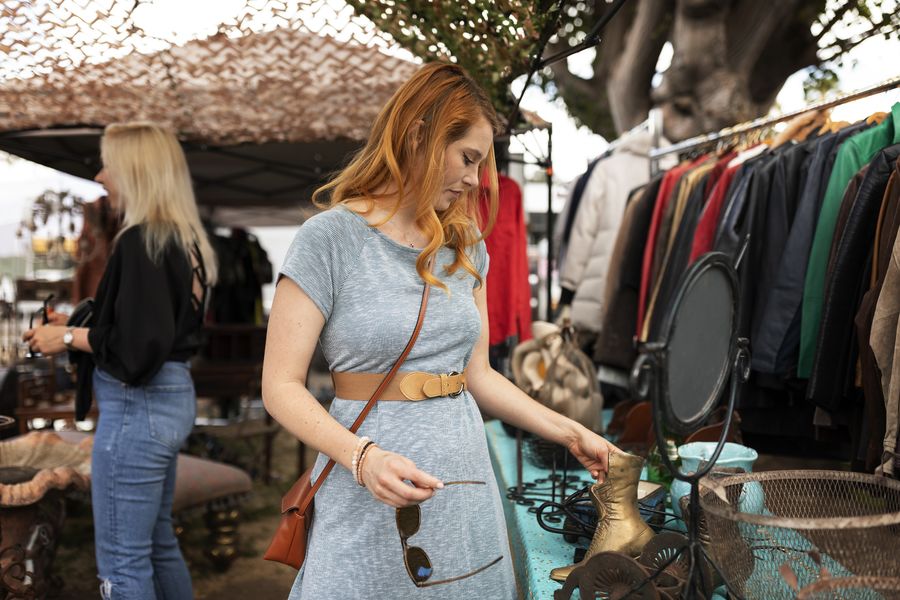 Image Vide grenier Freepik