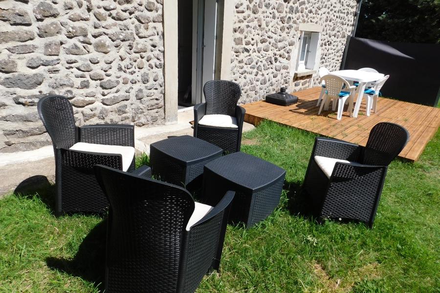 Terrasse Chante Duc  aux Gîtes de Sylilanse à St Pons