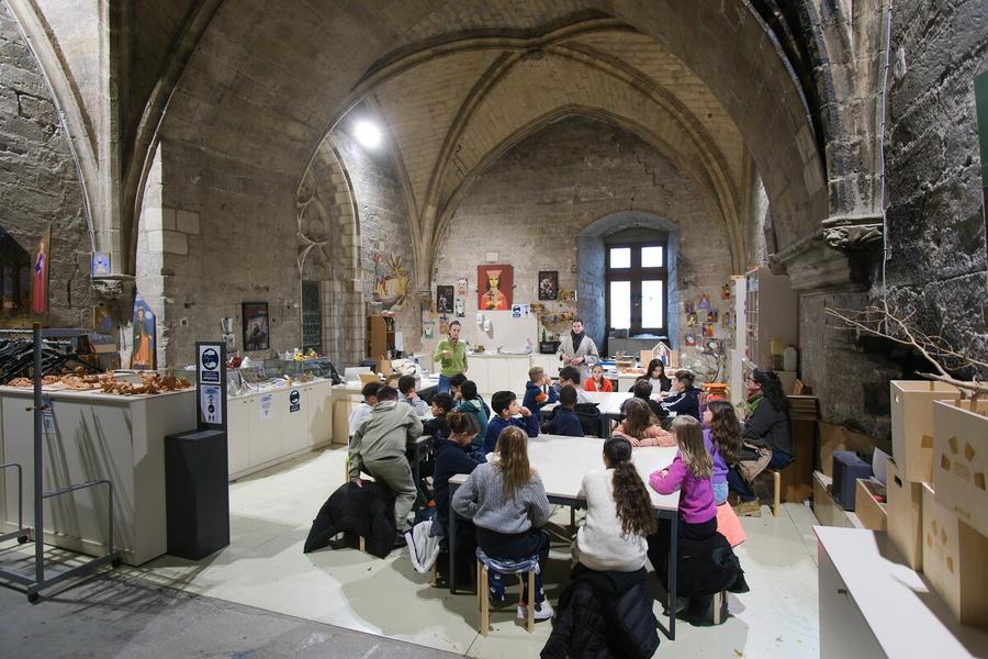 Visite Décors du Palais, Atelier Chimère en argile_Avignon
