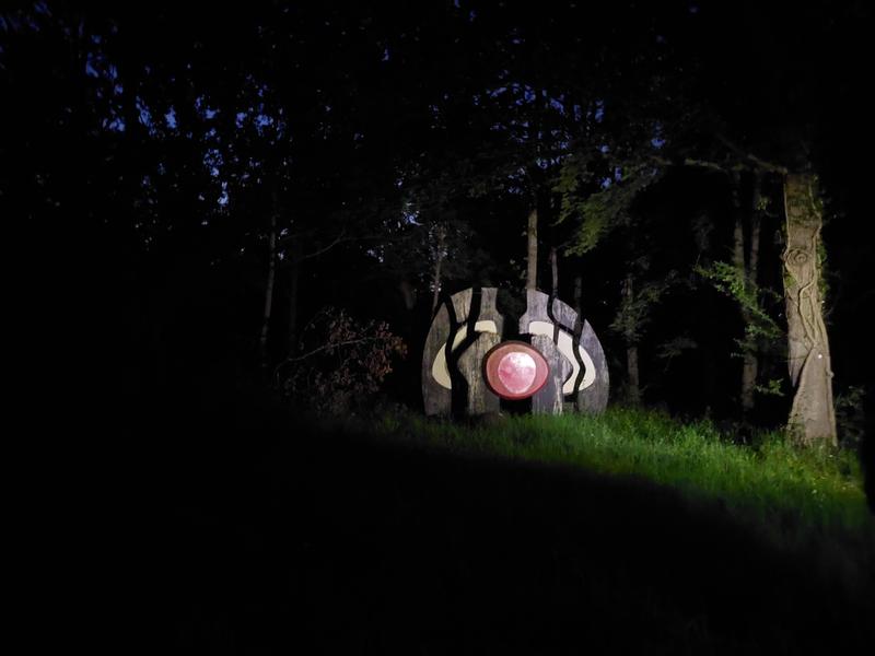 Visite au crépuscule du parc de sculptures de la Faisanderie de Sénart