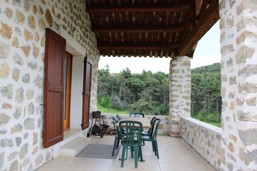 Terrasse-Gîte Plateau du Lac n°3-Bairols-Gîtes de France Alpes-Maritimes