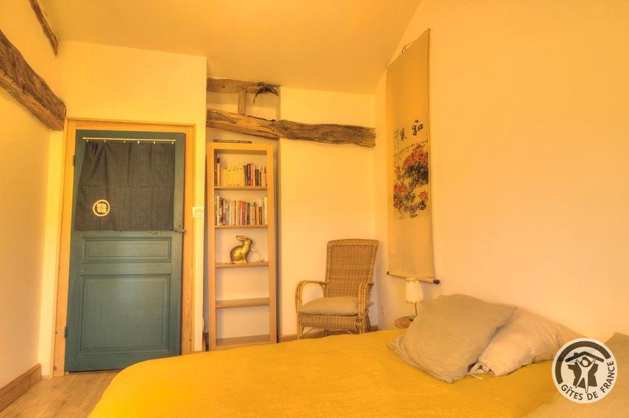 Gîte / Maison de Vacances \'La Maison d\'Ida\' à Meaux la Montagne (Rhône, Beaujolais Vert, proximité du Lac des Sapins) : Chambre à l\'étage.