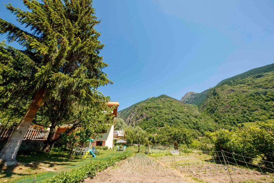 Gîte Les Rosiers-Jardin-Saint-Étienne-de-Tinée-Gîtes de France des Alpes-Maritimes