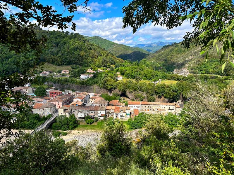 Pont de Labeaume - Village vu des hauteurs ©sourcesetvolcans