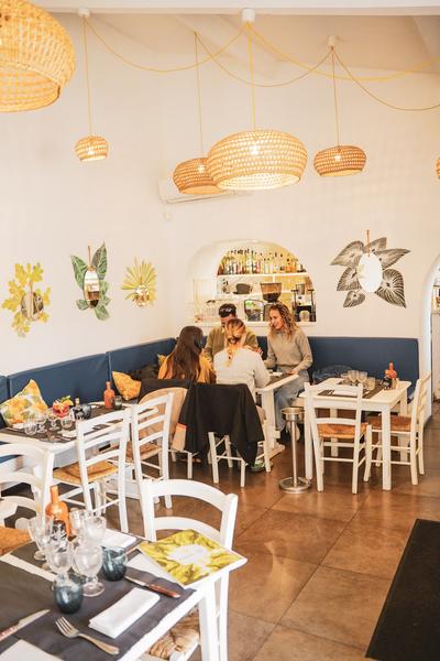 SALLE INTERIEUR, RESTAURANT SUR LE PORT, ConvivialeCORDERIE, RESTAURANT VILLEFRANCHE-SUR-MER, PIZZAS, POISSONS GRILLES, CUISINE méditerranéen NICE COTE D'AZUR.jpg