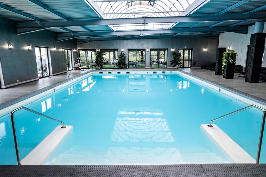 Piscine plan de face