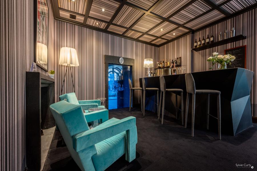 bar