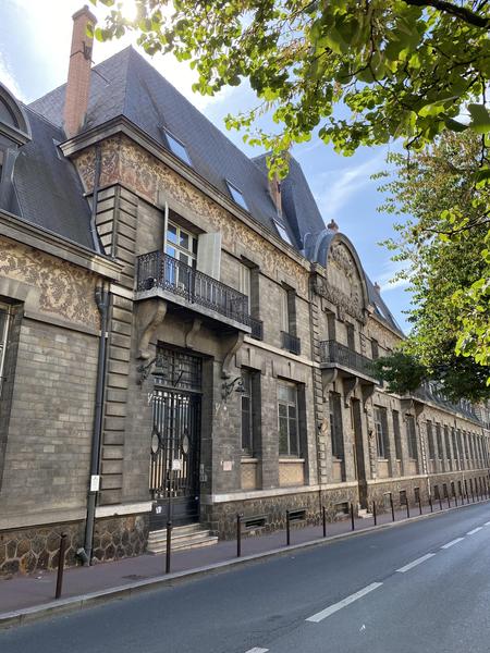 Façade des anciens établissements Byrrh à Charenton-le-Pont 