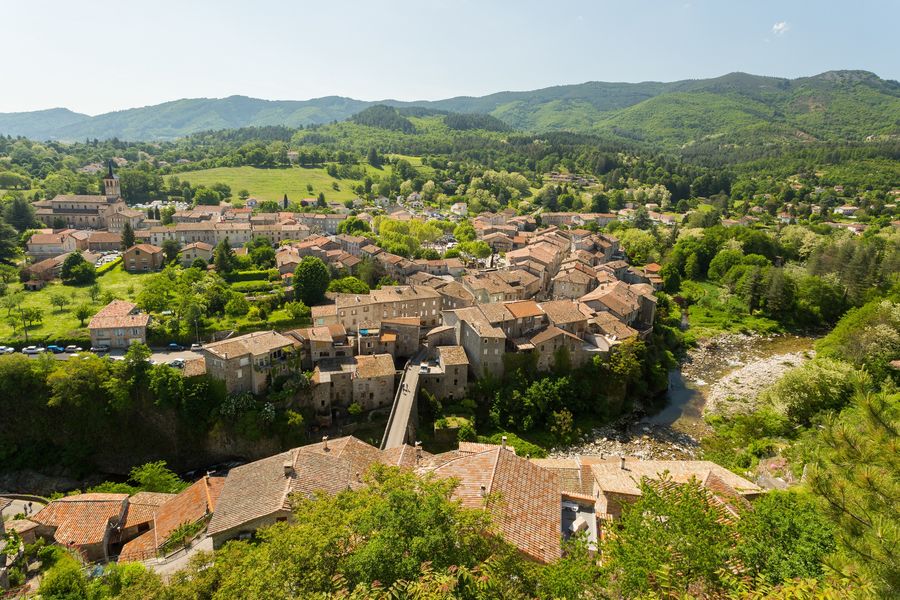 Jaujac - Le village vu du Chastelas ©S.BUGNON
