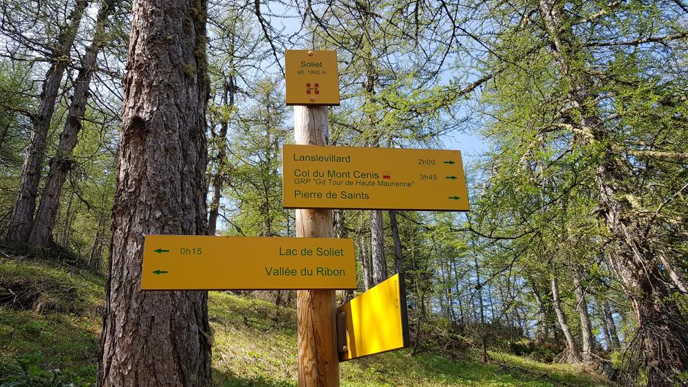 bessans-rSignalétique sur le sentier de randonnée pédestre : le Lac de Soliet et vallée du Ribonandonnee-lac-soliet