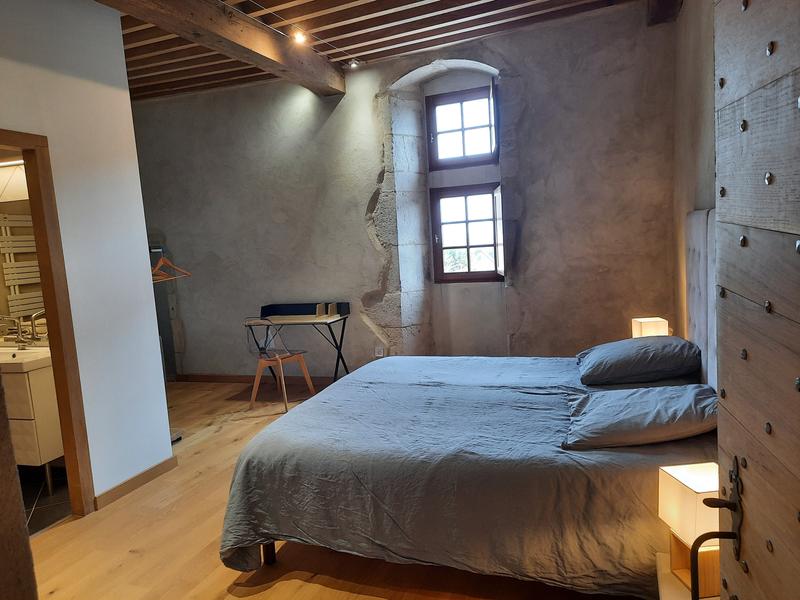 Chambre d'hôtes La Maison Forte à Courtenay - balcons du Dauphiné Isère - A moins d'une heure de Lyon