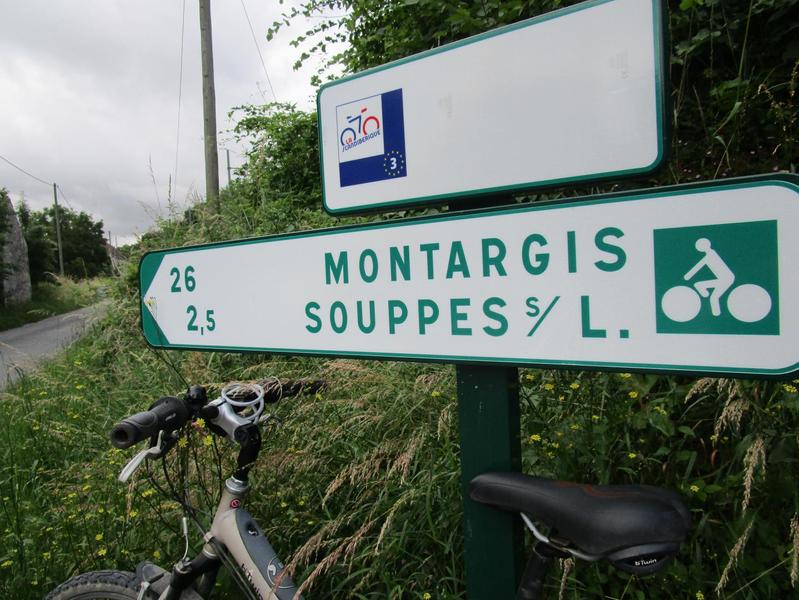 Sur place l'Eurovéloroute 3 pour de bonnes balades à vélo ou à pied !