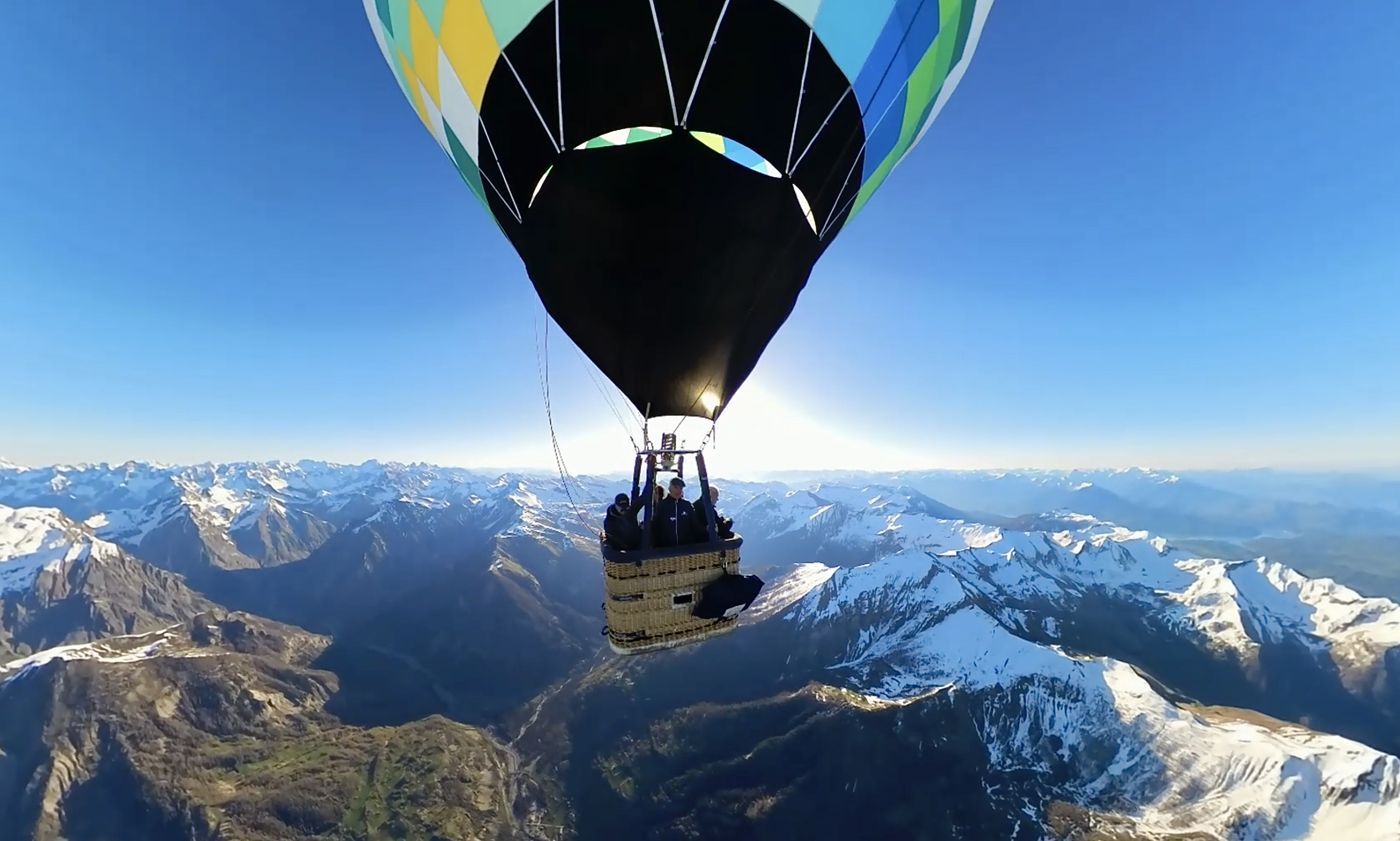 Baptême en montgolfière, Vue panoramique sur les Ecrins (au départ de Corps 38970)