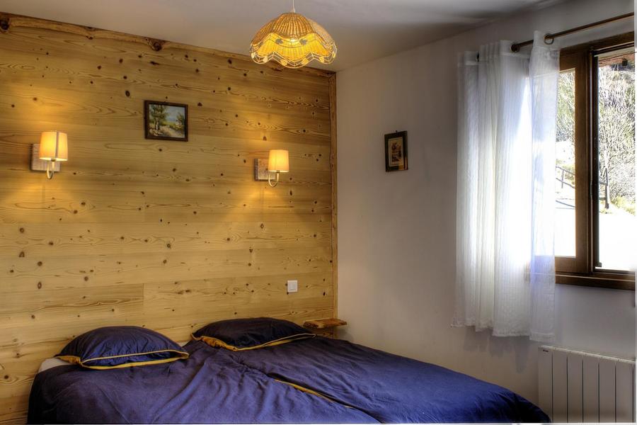 Gîte L'Oustal n°2-Chambre Lit double-Auron-Gîtes de France Alpes-Maritimes 