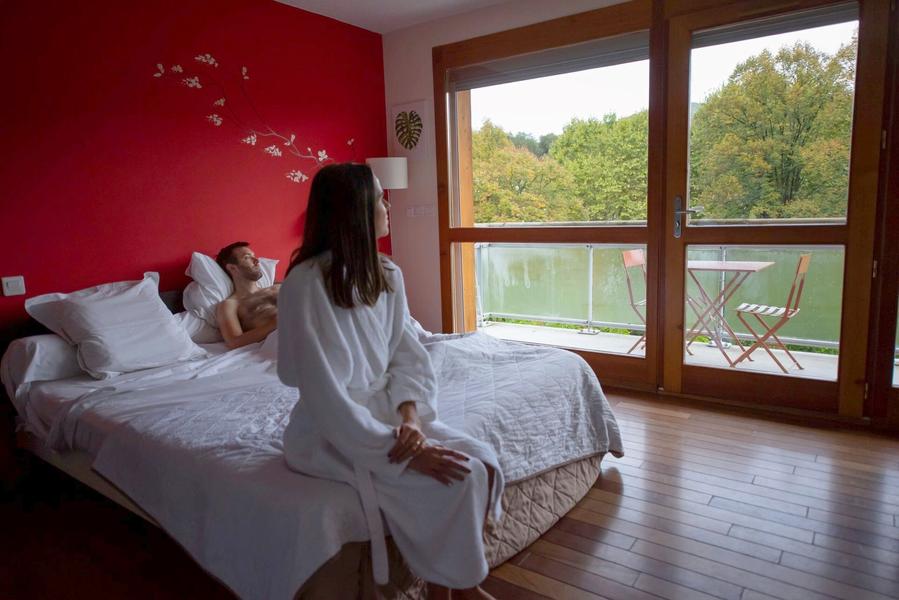 Meyras - Nuit à la résidence des thermes de neyrac les bains ©altimax©stnb