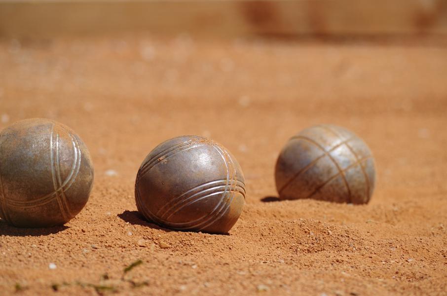 http://Concours%20de%20pétanque%20en%20doublette%20à%20Peyrieu