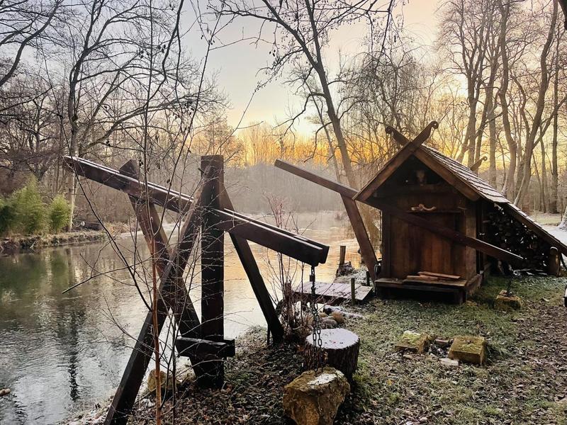 Ponton et "cabane" dédiée à la pêche