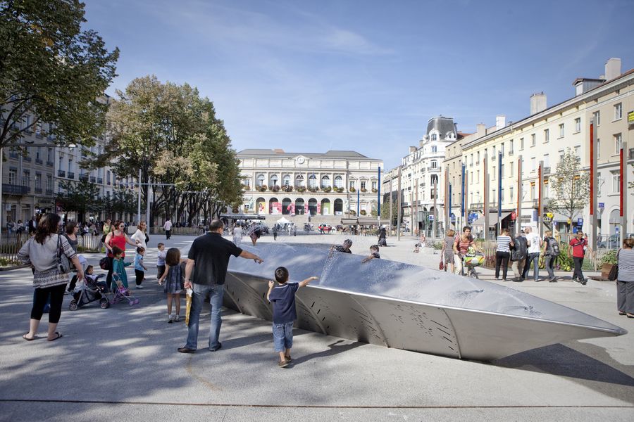 Fontaine de la place de l'Hôtel de Ville