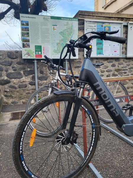 Supports vélos à Alba-la-Romaine