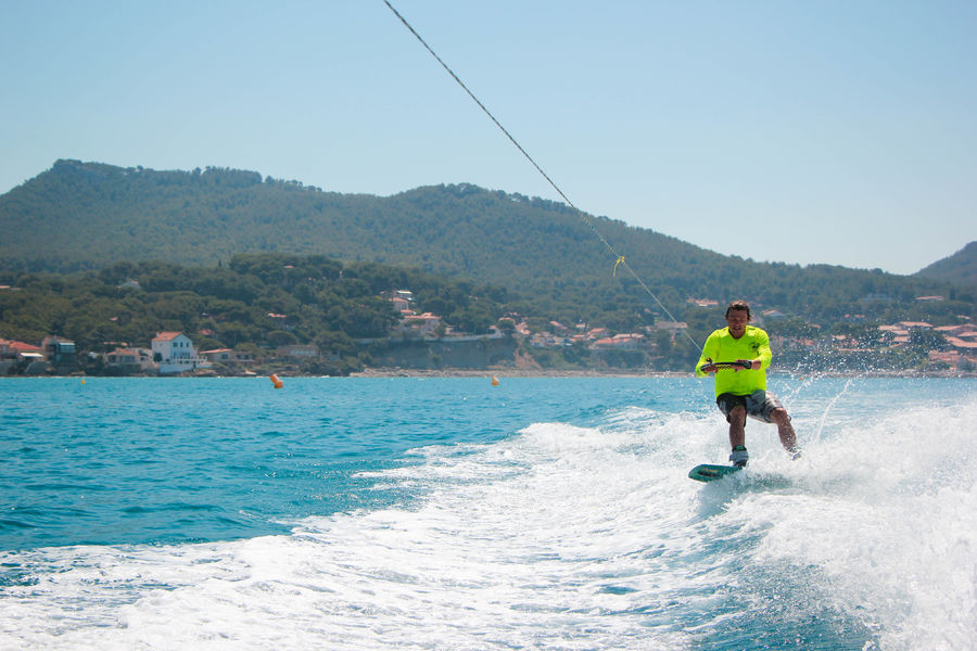 Formule découverte du Wake bord | Office de Tourisme de Saint-Cyr-sur-Mer Formule découverte du Wake bord